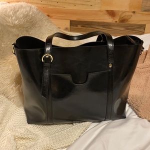 Leather tote bag, zippered closed.